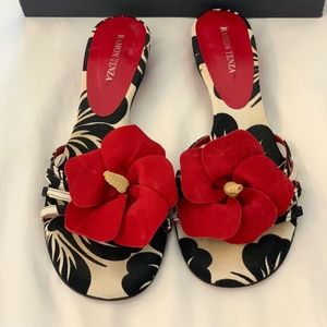 Ramon Tenza, Size 10, Black, white and red.